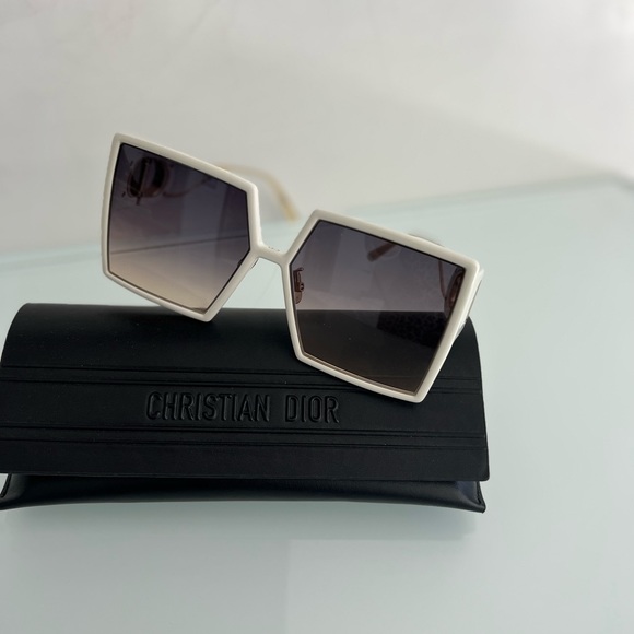 Dior sunglass - Picture 2 of 3